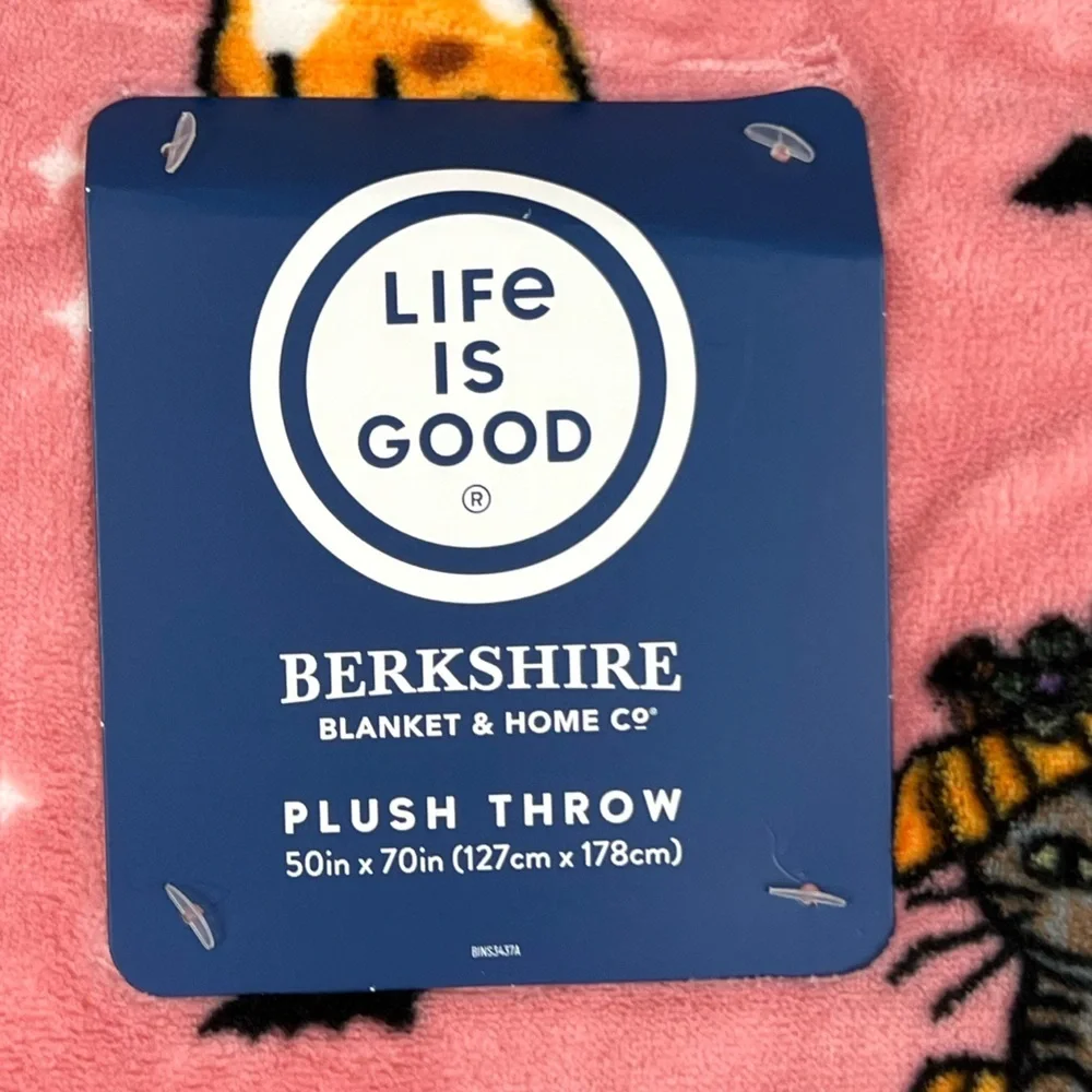Life is Good - ‘Halloween Cats’ plush throw. 50” x 70”. NWT. Firm!